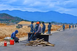 Đường cất hạ cánh số 2 Cảng hàng không Phù Cát: Chạy nước rút trước giờ bay hiệu chuẩn
