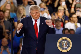 Tổng thống Trump hứa tặng 5.000 USD cho mỗi người Mỹ nếu đảng Cộng hòa thắng cử