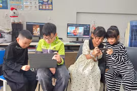 Những video ngắn với hình ảnh bắt mắt, nội dung mới lạ, trong đó có các sản phẩm do AI tạo ra, dễ thu hút sự chú ý của trẻ.