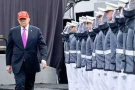 Tổng thống Donald Trump nói Mỹ đang sản xuất tên lửa siêu thanh số lượng lớn