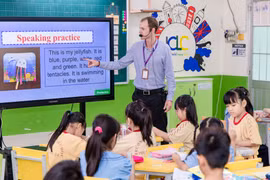 Quy định mới về dạy và học bằng tiếng nước ngoài áp dụng từ 25-9