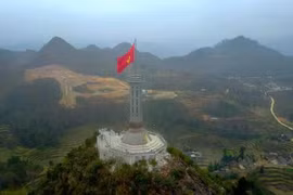 Cột cờ Quốc gia Lũng Cú - nơi non sông gửi trọn hồn thiêng dân tộc