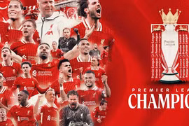 Liverpool đăng quang sớm 4 vòng, HLV Slot đạt kỳ tích