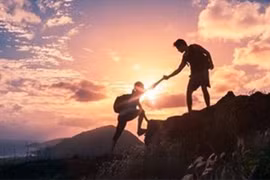 Chỉ cần vài giờ giúp đỡ người khác mỗi tuần sẽ giúp não bộ trẻ lâu hơn