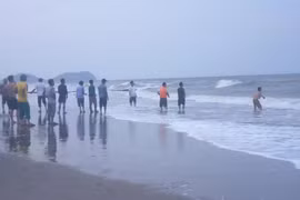 Nghệ An: Cứu hộ thành công hơn 20 người nguy cơ bị đuối nước tại biển Cửa Lò