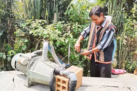 Ánh sáng về làng Canh Tiến