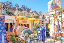 Lễ tế thu tại đình làng Hữu Thành diễn ra với các nghi lễ cổ truyền. Ảnh: Ngọc Nhuận
