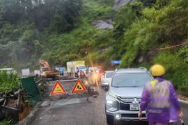 Từ ngày mai, phân luồng giao thông qua đèo Bảo Lộc để sửa chữa sạt lở