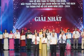 Trao giải cuộc thi viết chính luận bảo vệ nền tảng tư tưởng của Đảng