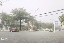 Hoàn lưu bão gây mưa dông, lốc và gió giật mạnh trên nhiều khu vực ở Bắc Bộ