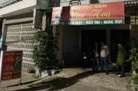 Bắt quả tang 4 đôi nam nữ mua bán dâm trong tiệm hớt tóc