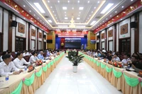 Quang cảnh Hội nghị đối thoại giữa lãnh đạo tỉnh và các doanh nghiệp có hoạt động xuất-nhập khẩu tại Khu Kinh tế Cửa khẩu Quốc tế Lệ Thanh. Ảnh: Văn Ngọc