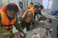 Thanh niên bị tai nạn đã được đưa đi cấp cứu kịp thời