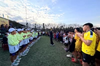 Đội bóng trẻ Hàn Quốc tập huấn ở học viện LPBank Hoàng Anh Gia Lai.