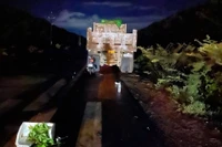 Tông vào xe ben đang đậu lề đường, 1 người tử vong
