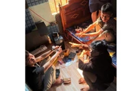 Tạm giữ 3 “con nghiện” tổ chức sử dụng trái phép chất ma túy trong phòng ngủ