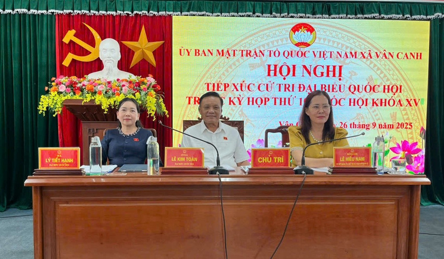 Quang cảnh buổi tiếp xúc cử tri xã Vân Canh. Ảnh: Xuân Định tiep-xuc-cu-tri-2.jpg