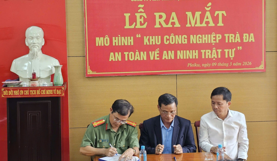 cong-ty-phat-trien-ha-tang-khu-kinh-te-tinh-da-ky-ket-quy-che-phoi-hop-voi-cong-an-tinh-dam-bao-an-ninh-trat-tu-tai-khu-cong-nghiep-tra-da-anh-hoang-thuy.jpg
