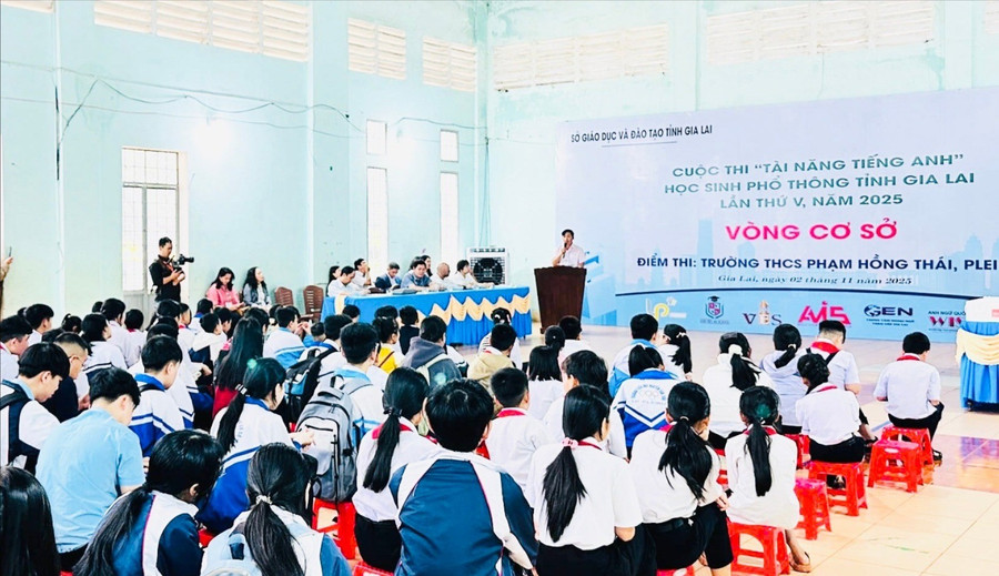 Thí sinh học quy chế thi trước khi bước vào vòng thi cơ sở. Ảnh: T.D khai-mac-vong-co-so-cuoc-thi-tai-nang-tieng-ang-2025.jpg