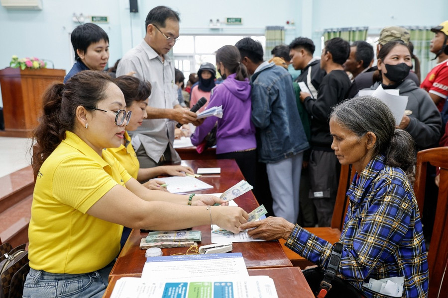 ho-tro-tien-mat-nguoi-dan-bi-anh-huong-do-thien-tai-gay-ra-nam-2025-anh-dvcc.jpg