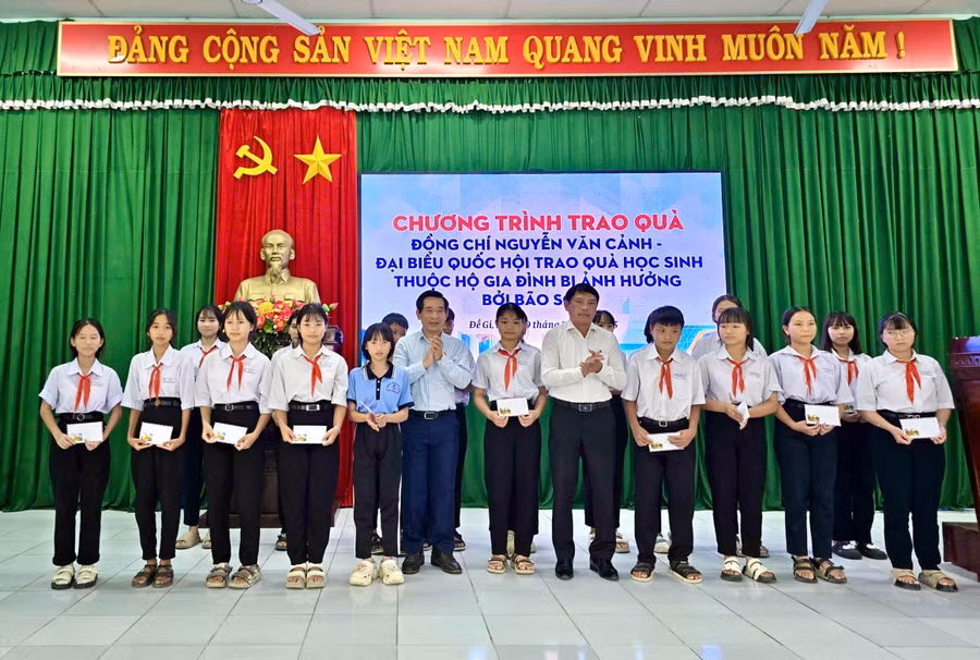 dbqh-tinh-gia-lai-tiep-xuc-cu-tri-tai-phuong-an-nhon-bac-3.jpg