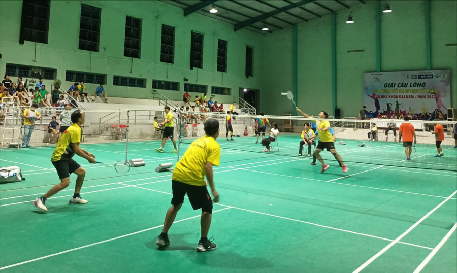 Giải cầu lông Thi Sport mở rộng là sân chơi được đông đảo cá nhân, tập thể và các CLB cầu lông trong và ngoài tỉnh quan tâm và tham gia sôi nổi. Ảnh: H.V thi-sport.jpg