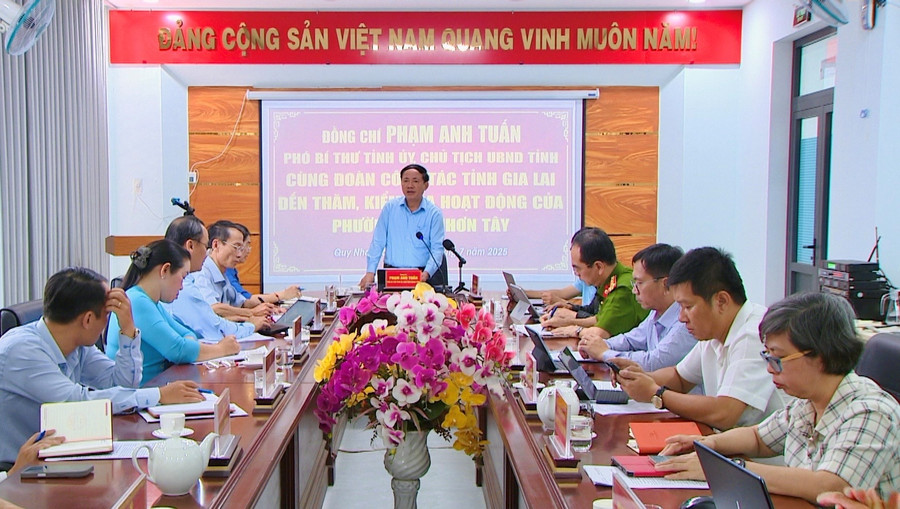 Quang cảnh buổi làm việc của Phó Bí thư Tỉnh ủy, Chủ tịch UBND tỉnh Gia Lai Phạm Anh Tuấn tại phường Quy Nhơn Tây. Ảnh: Ngọc Luận 1.jpg
