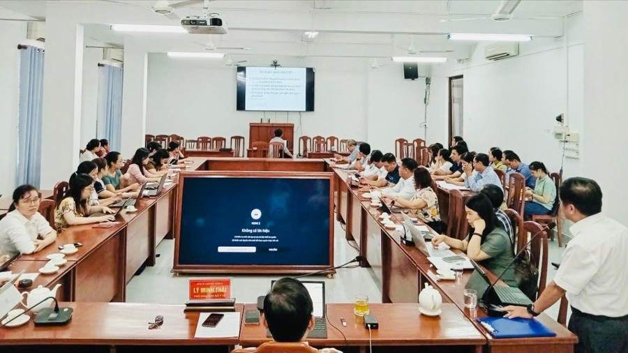 Quang cảnh hội nghị tại điểm cầu Sở Y tế. Ảnh: CTV z6950818043637-05c4d596c1d3e3651e36d670523cb798.jpg