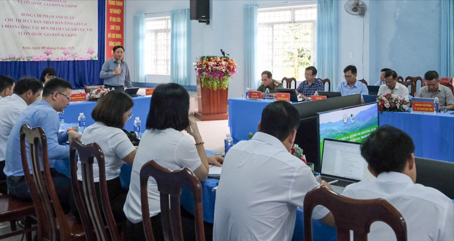 Quang cảnh buổi làm việc. Ảnh: Hoàng Ngọc dscf6691.jpg