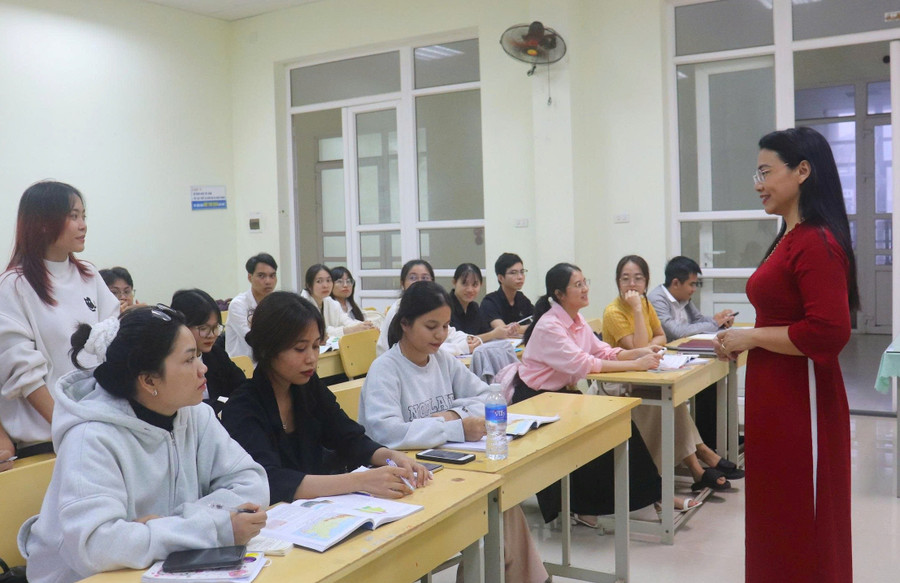 Một buổi học của sinh viên ngành Sư phạm Địa lý, Trường Đại học Quy Nhơn. Ảnh: Hồ Thị Điểm 54962e48127ca422fd6d.jpg