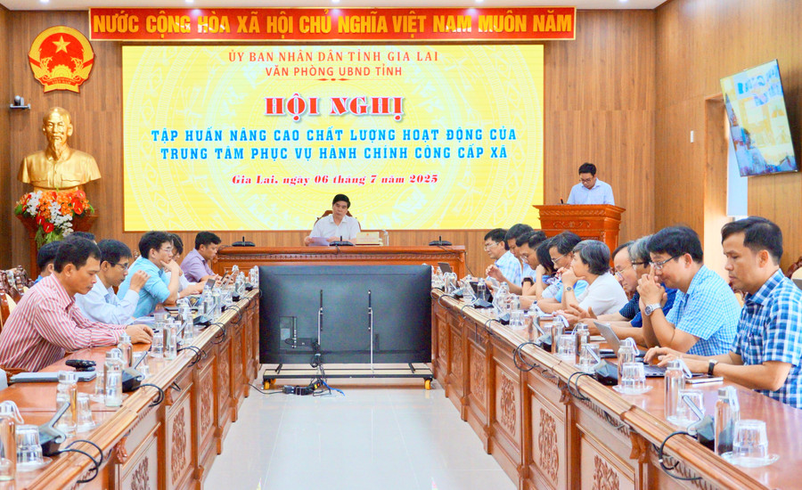 Quang cảnh hội nghị tập huấn nâng cao chất lượng hoạt động của Trung tâm Phục vụ hành chính công cấp xã tại điểm cầu Văn phòng UBND tỉnh. Ảnh: N.M. 1.jpg