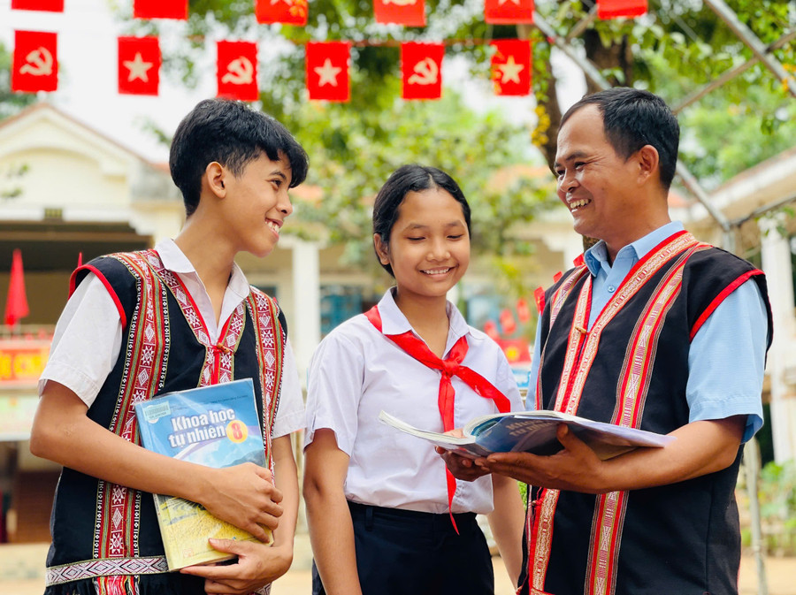 Chủ trương một bộ SGK thống nhất toàn quốc từ năm học 2026-2027 và miễn phí SGK từ năm 2030 được kỳ vọng sẽ góp phần nâng cao chất lượng và tính công bằng trong giáo dục. Ảnh: T.D chat-luong-giao-duc.jpg