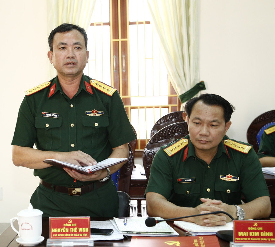 Đại tá Nguyễn Thế Vinh-Chỉ huy trưởng Bộ CHQS tỉnh cho biết, 6 tháng đầu năm 2025, Đảng ủy Quân sự tỉnh đã lãnh đạo, tham mưu triển khai toàn diện, hiệu quả nhiệm vụ quốc phòng, quân sự địa phương, biên phòng và xây dựng khu vực phòng thủ. Ảnh: H.P 3.jpg