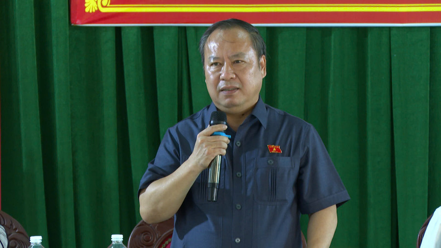 Trưởng đoàn ĐBQH tỉnh Châu Ngọc Tuấn phát biểu tại buổi tiếp xúc với cử tri xã Bàu Cạn. Ảnh: R.Piên truong-doan-dbqh-tinh-chau-ngoc-tuan-tiep-xuc-cu-tri-xa-bau-can.jpg