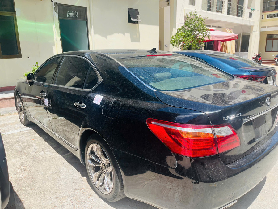 Chiếc ô tô LEXUS bị tạm giữ. Ảnh: Thành Long 6c3cbf016112d74c8e03.jpg