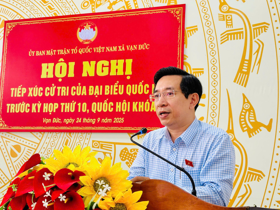 Đại biểu Quốc hội Nguyễn Văn Cảnh trả lời kiến nghị của cử tri. Ảnh: Trương Trang gen-h-dai-bieu-nguyen-van-canh.jpg