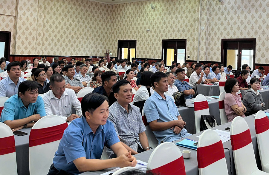 quang-canh-lop-tap-huan-bo-giao-duc-dao-tao.jpg