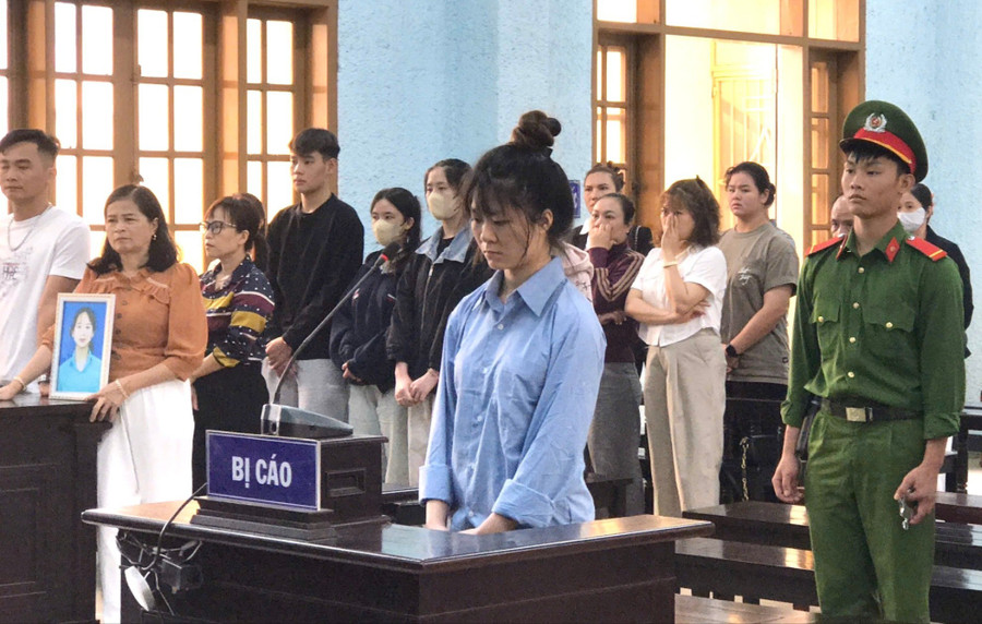 Nữ sinh lớp 12 lãnh án 18 năm tù về tội "Giết người". Ảnh: Văn Ngọc nu-sinh-lop-12-da-phai-lanh-an-18-nam-tu-ve-toi-22giet-nguoi22-anh-van-ngoc.jpg