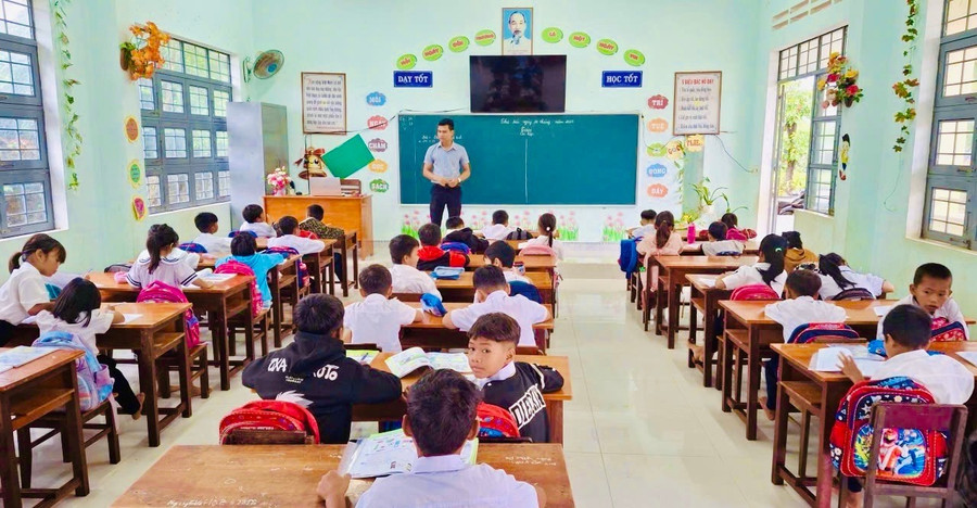 Một lớp học của Trường Tiểu học và THCS Nguyễn Văn Trỗi (xã Ia Mơ) trong buổi sáng tựu trường ngày 29-8. Ảnh: Trần Dung c88805a324c5af9bf6d4.jpg