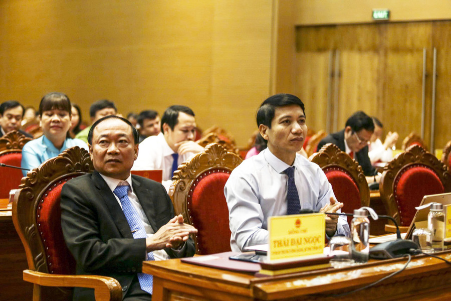 Các đại biểu tham dự kỳ họp. Ảnh: N.H. khai-mac-hdnd.jpg