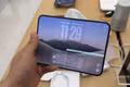 iPhone Duo bị phàn nàn: Màn hình nứt, bản lề kẹt, phần mềm chưa tối ưu