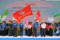 Chủ tịch Ủy ban Trung ương Mặt trận Tổ quốc Việt Nam Đỗ Văn Chiến đã trao cờ hiệu Chiến dịch Thanh niên tình nguyện hè năm 2025 cho Ban Bí thư Trung ương Đoàn. Ảnh: Đ.T