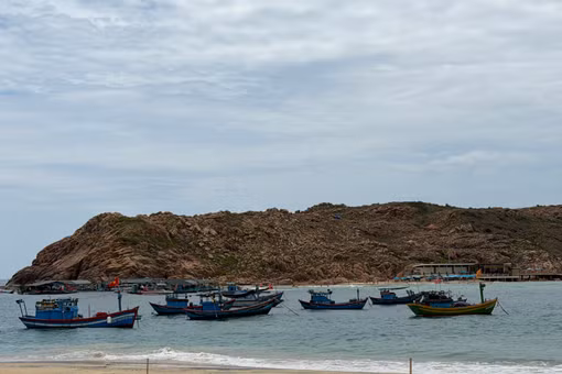 vùng biển Gia Lai, bao gồm xã đảo Nhơn Châu, có mưa rào và giông