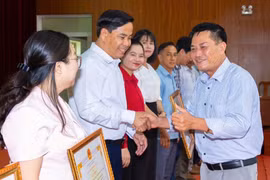 Đak Đoa: Khen thưởng 42 tập thể, cá nhân tiêu biểu trong phong trào xóa nhà tạm, nhà dột nát