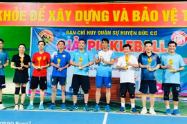 Cặp đôi Vũ Mạnh Định-Trần Ngọc Phận khối UBND huyện Đức Cơ giành giải nhất Giải Pickleball