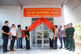 Bàn giao 10 căn nhà tình nghĩa cho công nhân, lao động nghèo tại Gia Lai