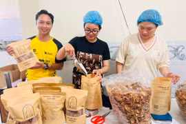 Sản phẩm đặc trưng địa phương sẵn sàng cho Tuần lễ Hoa dã quỳ-Núi lửa Chư Đang Ya