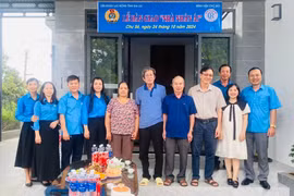 Trao Nhà nhân ái cho đoàn viên khó khăn tại Trung tâm y tế huyện Chư Sê