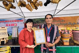 Trao giải Cuộc thi đan lát, dệt thổ cẩm truyền thống tạo ra các sản phẩm lưu niệm phục vụ du khách