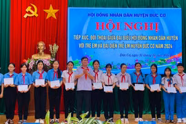 Đại biểu HĐND huyện Đức Cơ đối thoại với trẻ em và đại diện trẻ em năm 2024